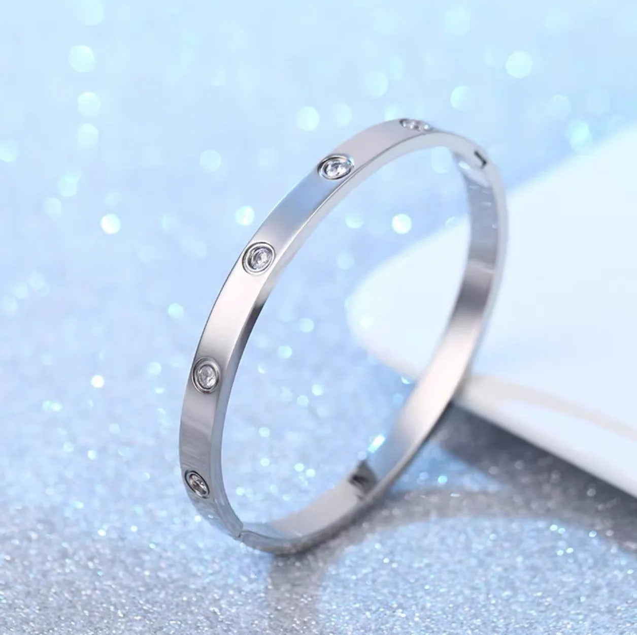 Akira Bangle